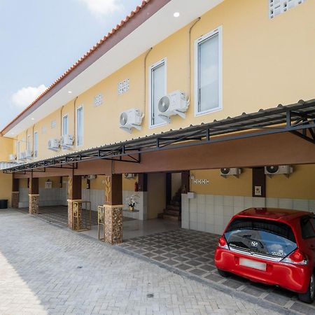 Hotel Reddoorz Syariah Near Rsud Dr Iskak Tulungagung Kedungwaru Exterior foto