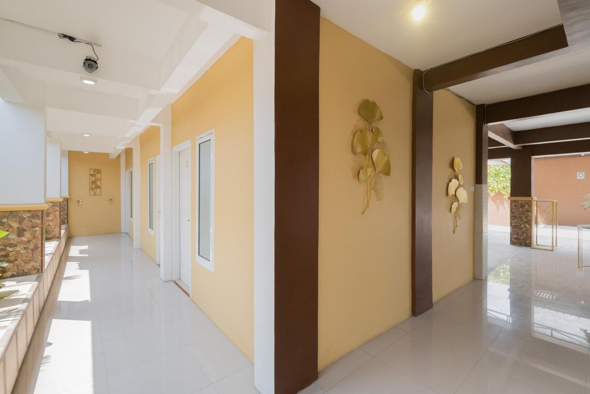 Hotel Reddoorz Syariah Near Rsud Dr Iskak Tulungagung Kedungwaru Exterior foto