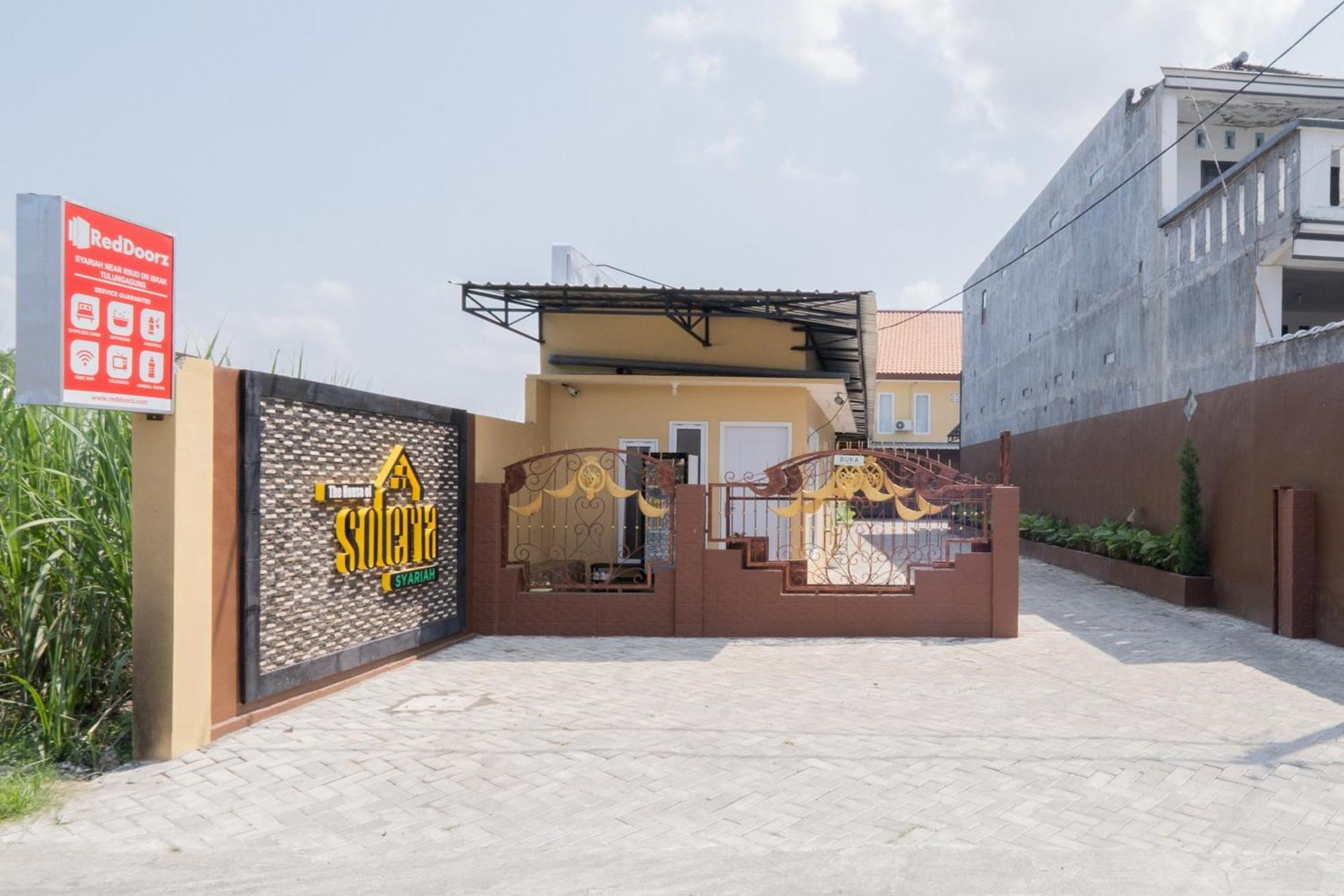 Hotel Reddoorz Syariah Near Rsud Dr Iskak Tulungagung Kedungwaru Exterior foto