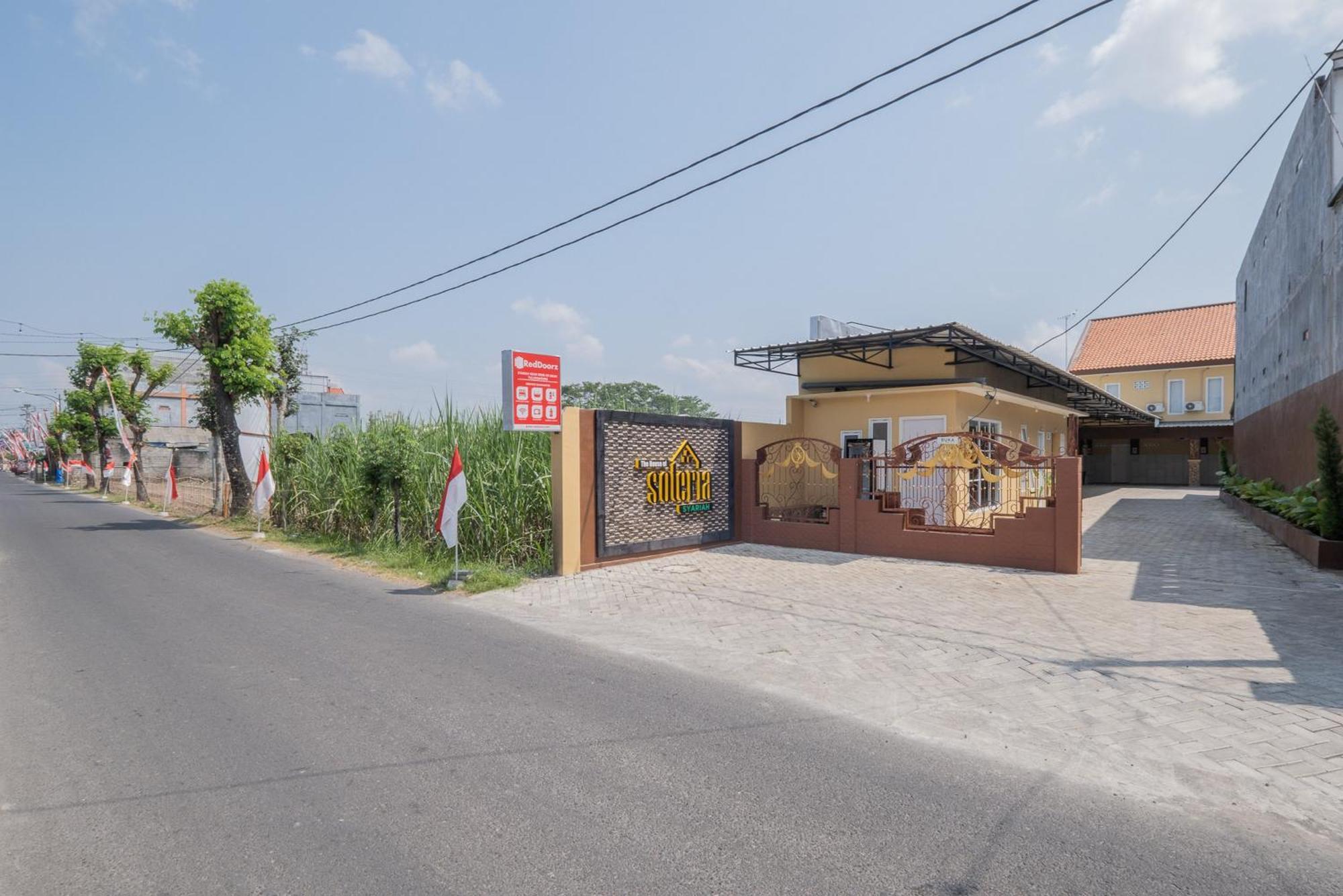 Hotel Reddoorz Syariah Near Rsud Dr Iskak Tulungagung Kedungwaru Exterior foto