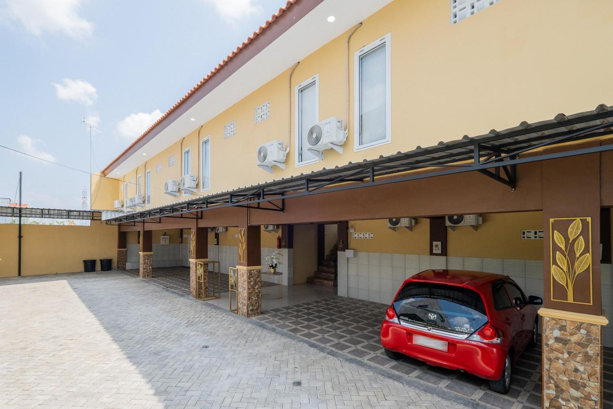 Hotel Reddoorz Syariah Near Rsud Dr Iskak Tulungagung Kedungwaru Exterior foto