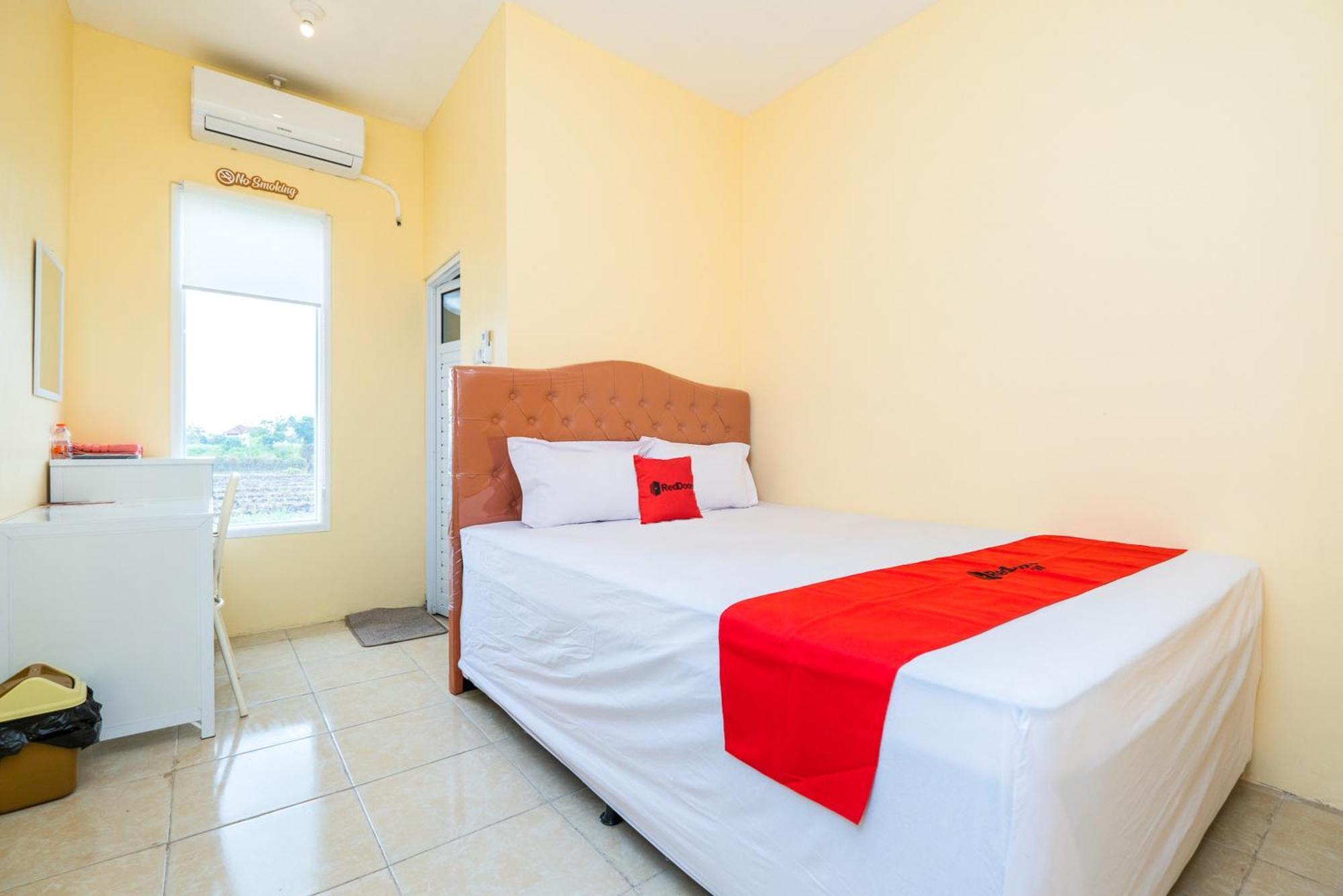Hotel Reddoorz Syariah Near Rsud Dr Iskak Tulungagung Kedungwaru Exterior foto