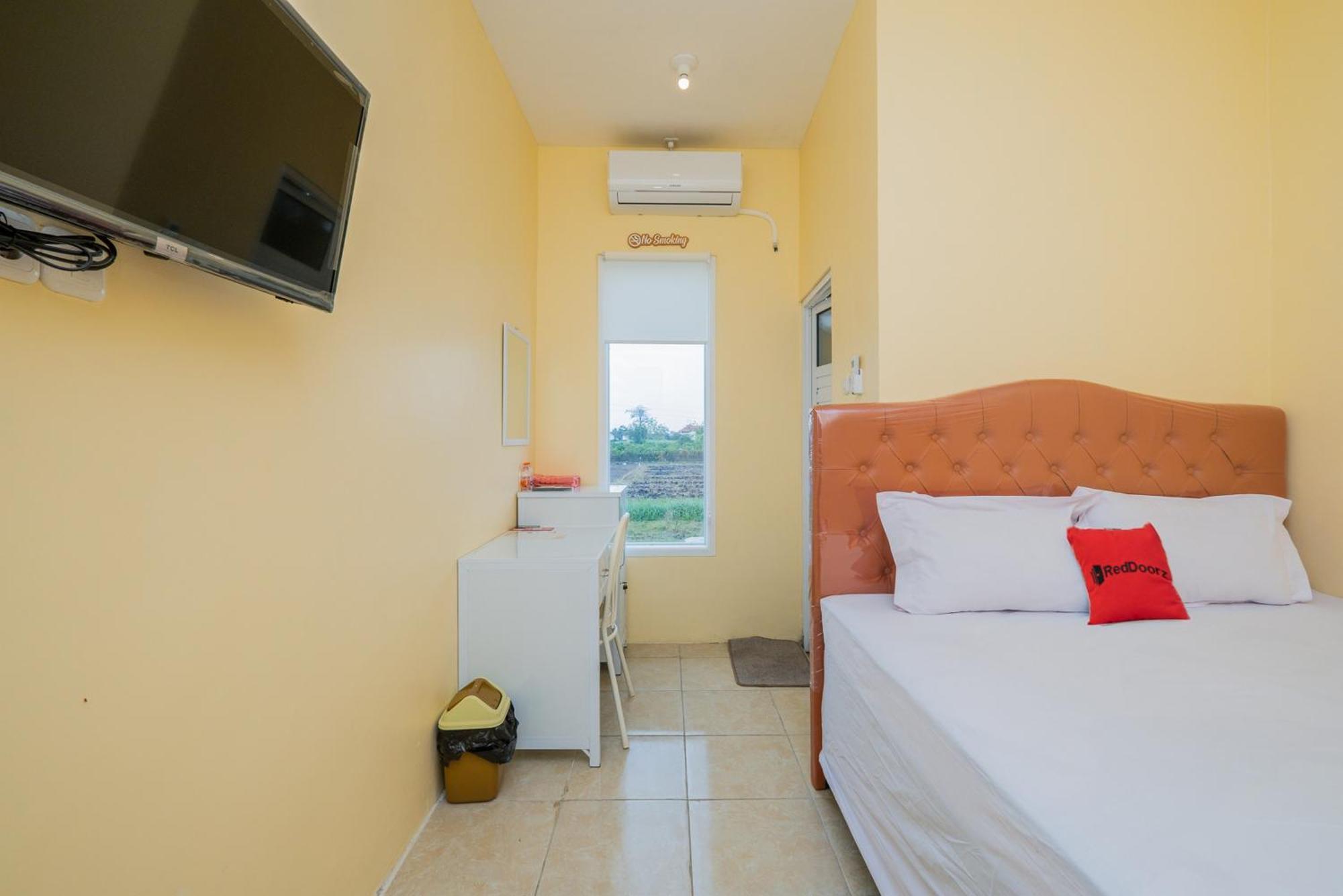 Hotel Reddoorz Syariah Near Rsud Dr Iskak Tulungagung Kedungwaru Exterior foto